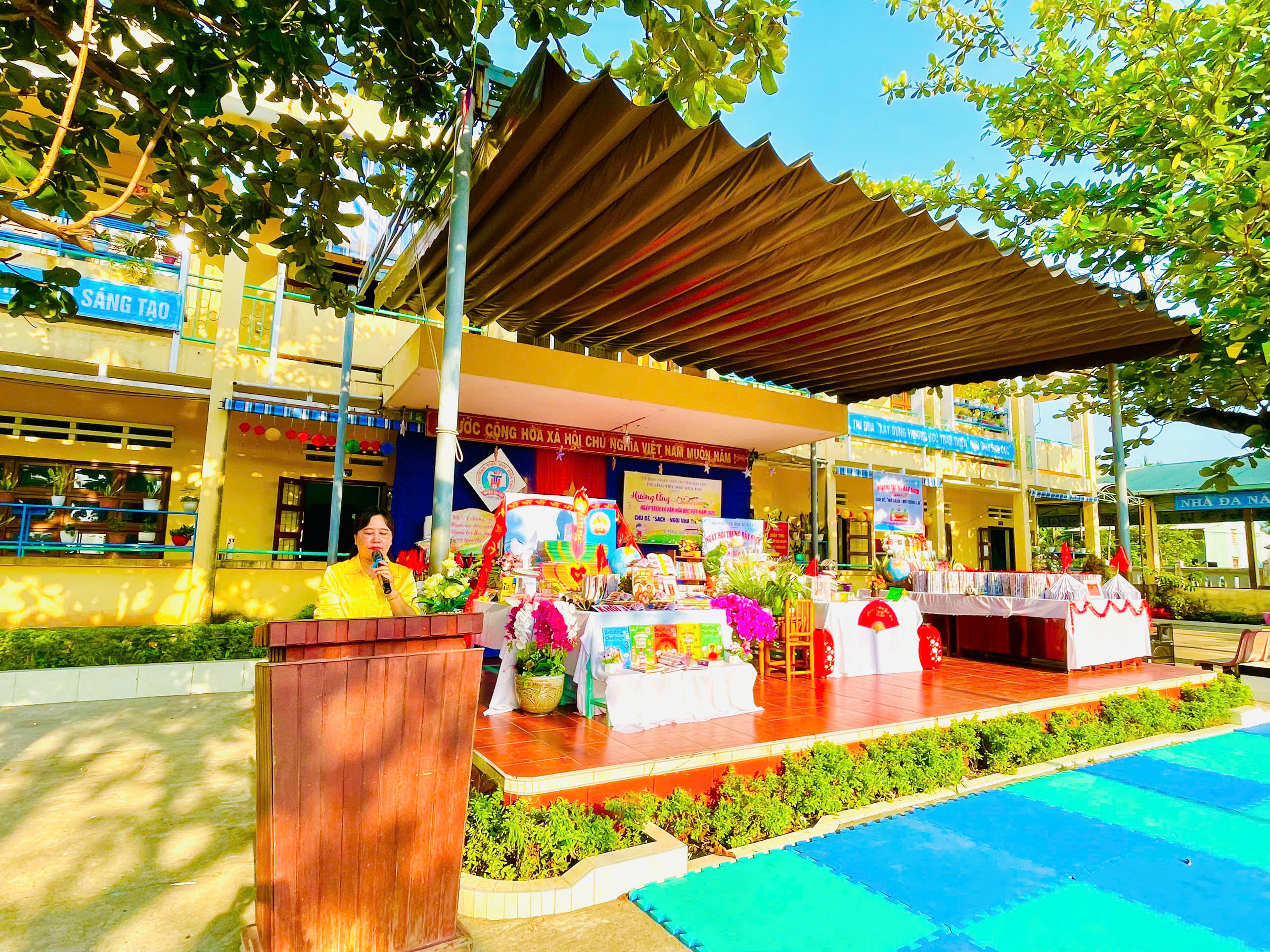 Hoạt động trường